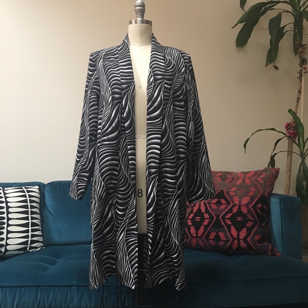Black & White Pattern Kimono Style Robe Jacket